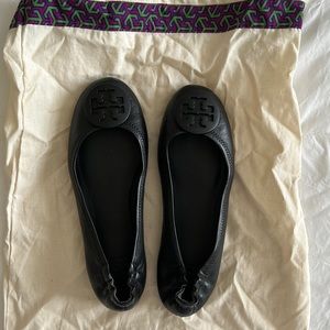 Tory Burch, Minnie Traveler, size 7, with bag.